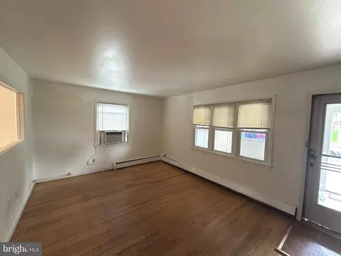 1026 Ruatan St, Silver Spring, MD 20903 photo 4