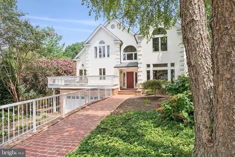 6533 79th Pl, Cabin John, MD 20818