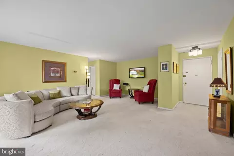 Living - 8830 Piney Branch Rd #206, Silver Spring, MD 20903 photo 2 of 5