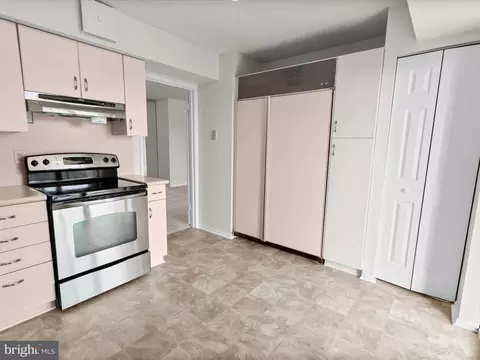 Entry Way - 15101 Interlachen Dr #1-914, Silver Spring, MD 20906 photo 3 of 3