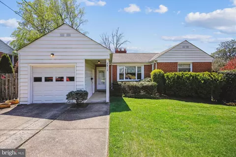 2818 Spencer Rd, Chevy Chase, MD 20815