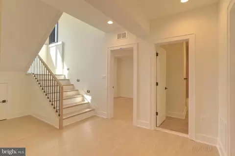10007 Gardiner Ave, Silver Spring, MD 20902 photo 4