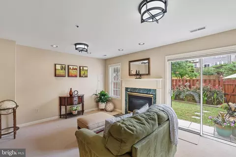 2128 Elm Tree Ln, Silver Spring, MD 20906 photo 9