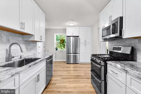 882 College Pkwy #202, Rockville, MD 20850
