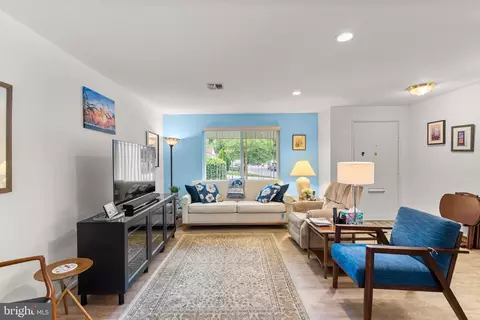 Living - 15410 Bramblewood Dr, Silver Spring, MD 20906 photo 1 of 1