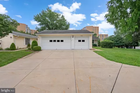 Exterior - 15410 Bramblewood Dr, Silver Spring, MD 20906 photo 2 of 13