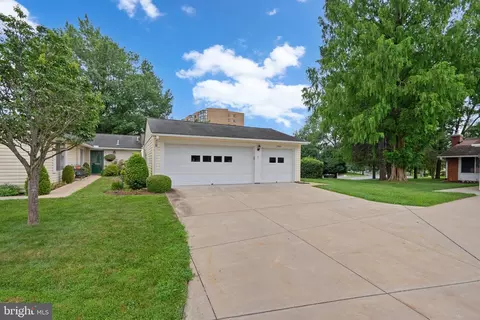 Exterior - 15410 Bramblewood Dr, Silver Spring, MD 20906 photo 3 of 13