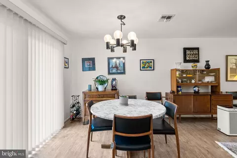 Dining - 15410 Bramblewood Dr, Silver Spring, MD 20906 photo 2 of 3