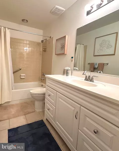 Bath - 15410 Bramblewood Dr, Silver Spring, MD 20906 photo 3 of 3