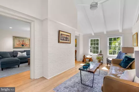 Entry Way - 9601 Sutherland Rd, Silver Spring, MD 20901 photo 1 of 2
