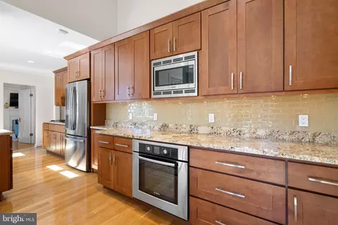 Kitchen - 9601 Sutherland Rd, Silver Spring, MD 20901 photo 3 of 4