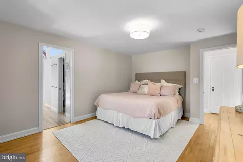 Bedroom - 9601 Sutherland Rd, Silver Spring, MD 20901 photo 2 of 7