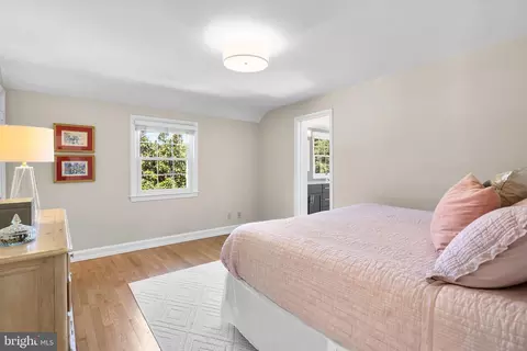 Bedroom - 9601 Sutherland Rd, Silver Spring, MD 20901 photo 1 of 7