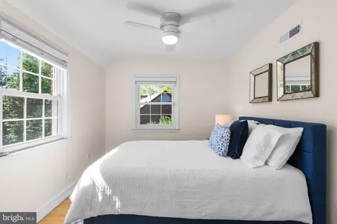 Bedroom - 9601 Sutherland Rd, Silver Spring, MD 20901 photo 4 of 7