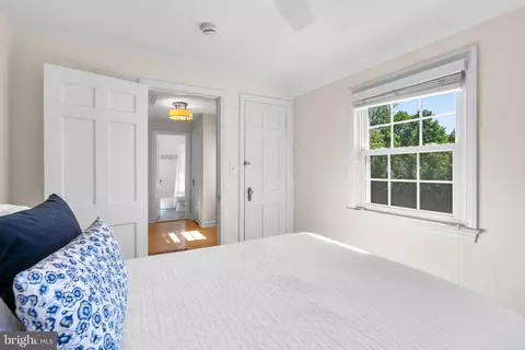 Bedroom - 9601 Sutherland Rd, Silver Spring, MD 20901 photo 5 of 7