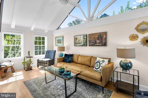 Living - 9601 Sutherland Rd, Silver Spring, MD 20901 photo 1 of 3