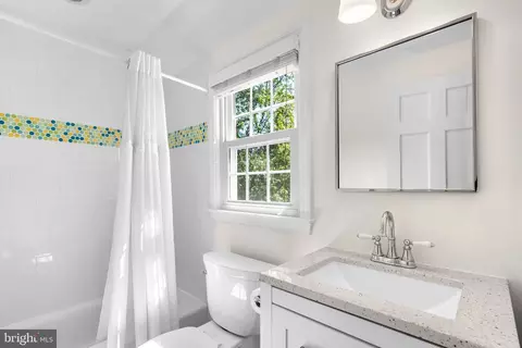 Bath - 9601 Sutherland Rd, Silver Spring, MD 20901 photo 5 of 5