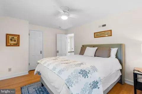 Bedroom - 9601 Sutherland Rd, Silver Spring, MD 20901 photo 7 of 7