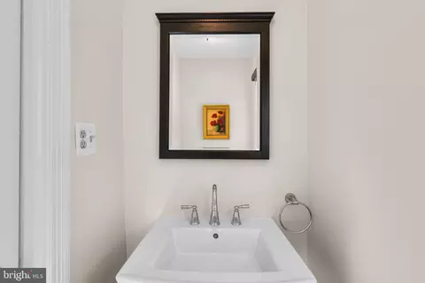 Bath - 9601 Sutherland Rd, Silver Spring, MD 20901 photo 1 of 5
