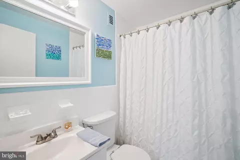 Bath - 1900 Lyttonsville Rd #1308, Silver Spring, MD 20910 photo 1 of 1
