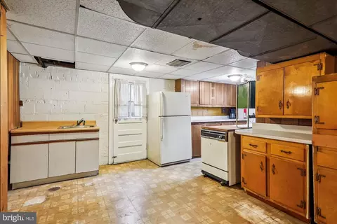 Kitchen - 9507 Adelphi Rd, Silver Spring, MD 20903 photo 5 of 6