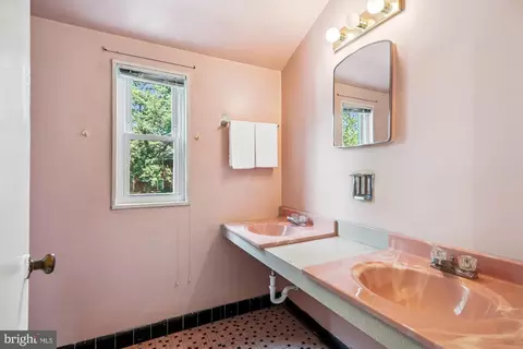 Bath - 9507 Adelphi Rd, Silver Spring, MD 20903 photo 2 of 3