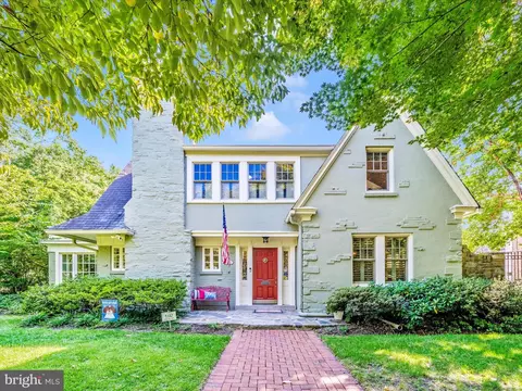 3902 Aspen St, Chevy Chase, MD 20815