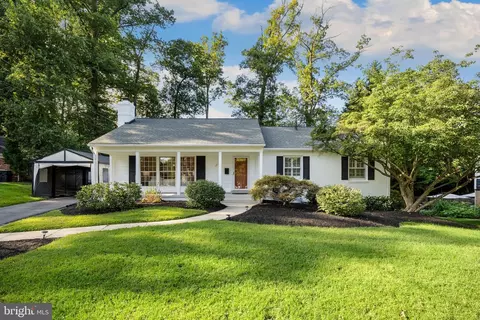 12114 Whippoorwill Ln, Rockville, MD 20852