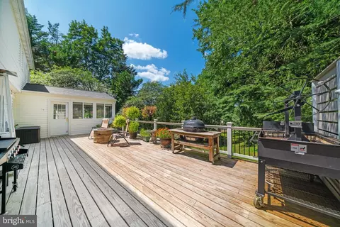 Exterior - 601 Stone House Ln, Silver Spring, MD 20905 photo 5 of 23