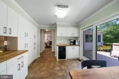 Entry Way - 601 Stone House Ln, Silver Spring, MD 20905 photo 6 of 7