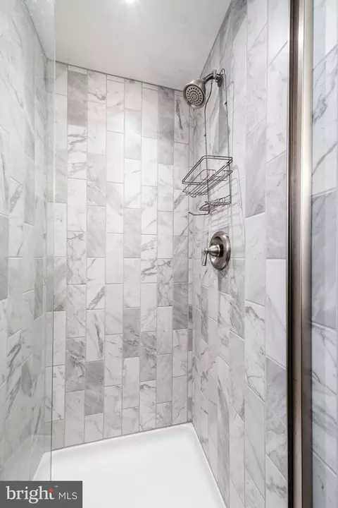 Bath - 601 Stone House Ln, Silver Spring, MD 20905 photo 2 of 5