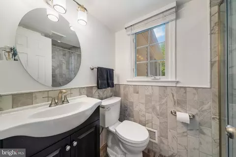 Bath - 601 Stone House Ln, Silver Spring, MD 20905 photo 1 of 5