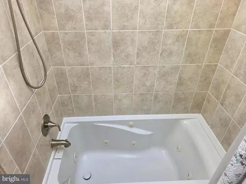 Bath - 601 Stone House Ln, Silver Spring, MD 20905 photo 5 of 5