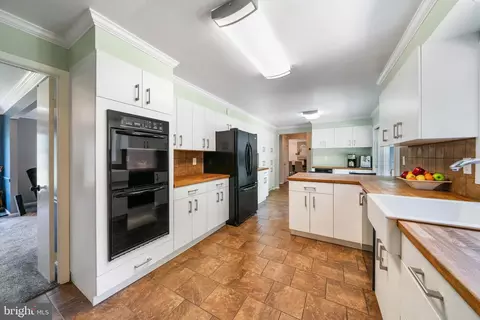 Kitchen - 601 Stone House Ln, Silver Spring, MD 20905 photo 1 of 5