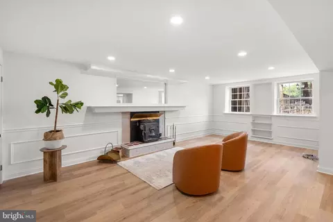 Living - 211 Olney Sandy Spring Rd, Ashton, MD 20861 photo 5 of 6