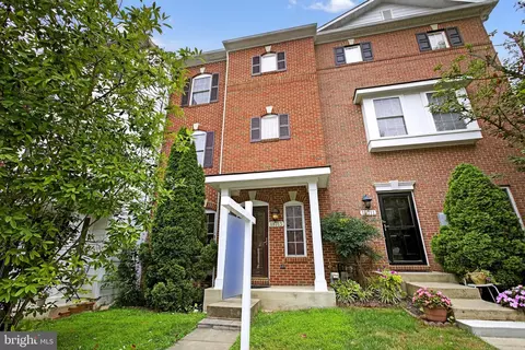 18713 Falling River Dr, Gaithersburg, MD 20879