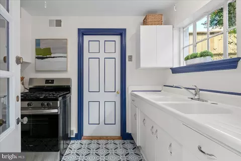 1606 N Springwood Dr, Silver Spring, MD 20910 photo 20