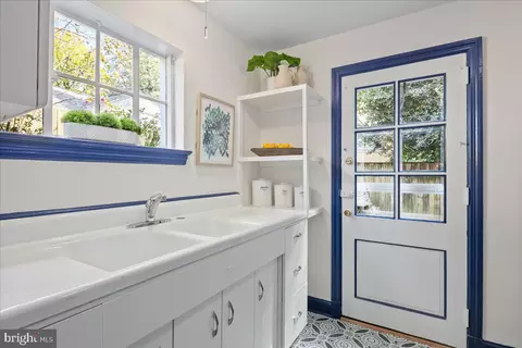 1606 N Springwood Dr, Silver Spring, MD 20910 photo 19