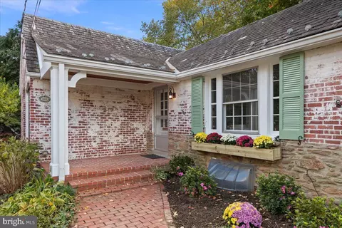 1606 N Springwood Dr, Silver Spring, MD 20910 photo 4