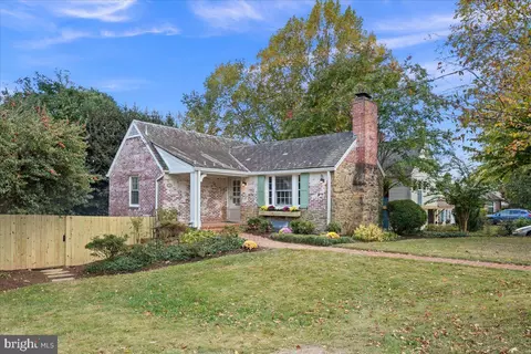 1606 N Springwood Dr, Silver Spring, MD 20910 photo 2