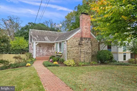 1606 N Springwood Dr, Silver Spring, MD 20910 photo 3