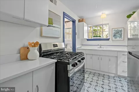 1606 N Springwood Dr, Silver Spring, MD 20910 photo 17