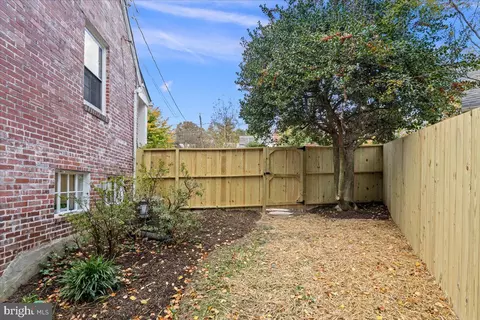 1606 N Springwood Dr, Silver Spring, MD 20910 photo 35