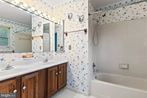 Bath - 612 Kemp Mill Forest Dr, Silver Spring, MD 20902 photo 1 of 3