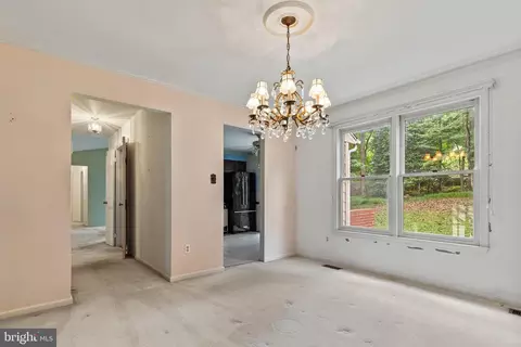 Entry Way - 612 Kemp Mill Forest Dr, Silver Spring, MD 20902 photo 4 of 5