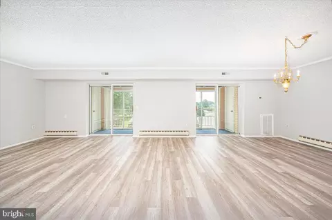 Living - 15101 Glade Dr #10-3D, Silver Spring, MD 20906 photo 1 of 8