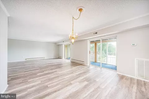 Living - 15101 Glade Dr #10-3D, Silver Spring, MD 20906 photo 5 of 8