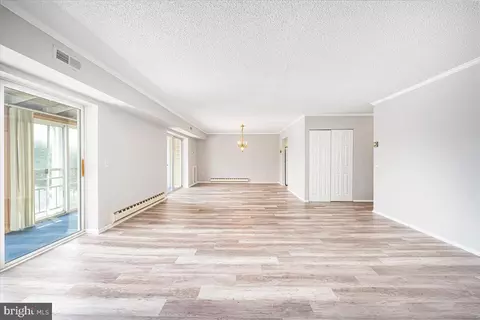 Living - 15101 Glade Dr #10-3D, Silver Spring, MD 20906 photo 3 of 8