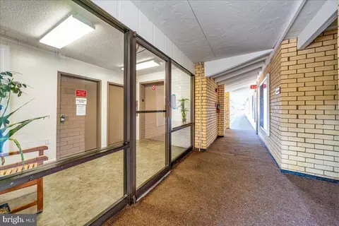 Entry Way - 15101 Glade Dr #10-3D, Silver Spring, MD 20906 photo 3 of 6