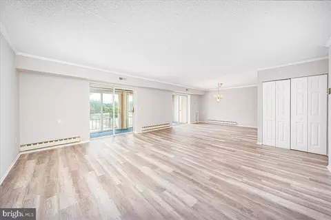 Living - 15101 Glade Dr #10-3D, Silver Spring, MD 20906 photo 2 of 8